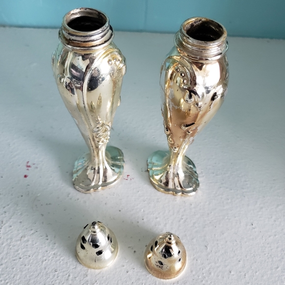 Vintage Stanhome Salt and Pepper Shakers - Picture 4 of 5